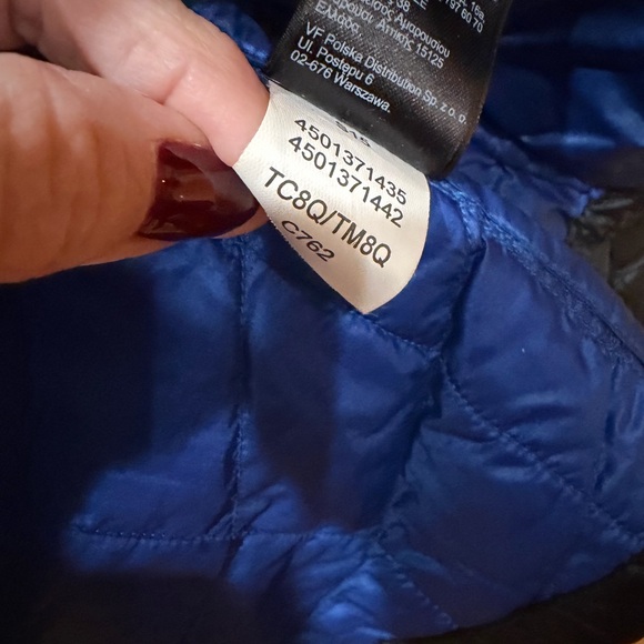 The North Face Men's Thermoball Blue full zip Jacket with Blue zipper and Logo - Picture 6 of 6